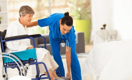 Điều dưỡng viên làm việc tại các viện dưỡng lão Đức